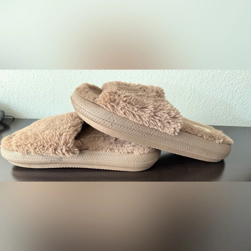 32 Degrees Men's Fuzzy Tan Slippers